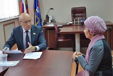 Проблемы граждан решают общественные приемные
