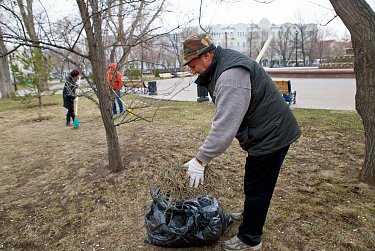 Депутаты на субботнике