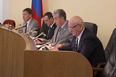 На заседании Законодательного Собрания области