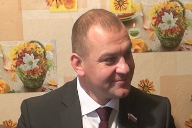 Новогодний подарок умеет мычать