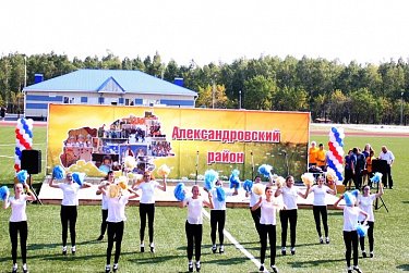 Андрей Аникеев и Андрей Рейзлер побывали на спортивном празднике в Александровском районе