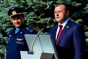 Олег Димов поздравил 117-й полк с Днем Военно-воздушных сил РФ