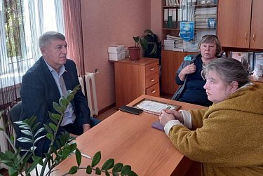 Парламентарий помогает решать проблемы