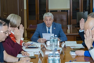 Парламент определится с руководством 1 октября