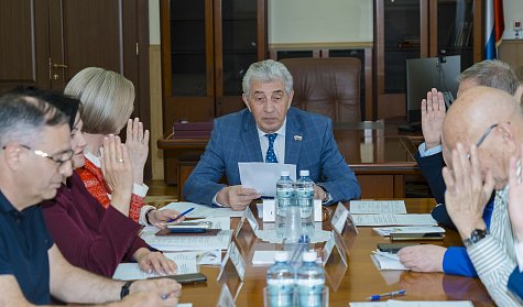 Парламент определится с руководством 1 октября