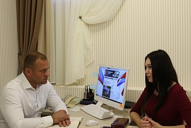 Депутаты областного парламента провели приемы граждан