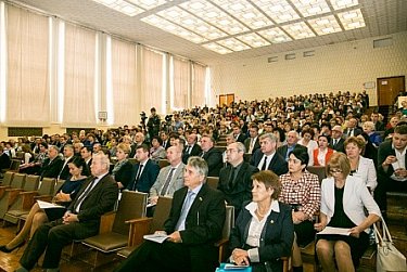 На собрании областного профсоюзного актива