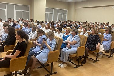 Депутат отметил заслуги оренбургских онкологов