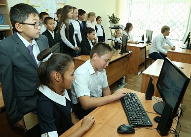 Компьютеры в подарок сельским школьникам