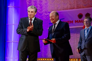 Сергей Грачев поздравил коллектив ПО «Стрела»