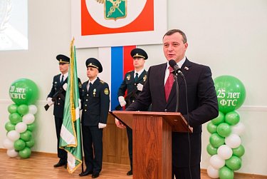 Олег Димов поздравил работников таможенной службы