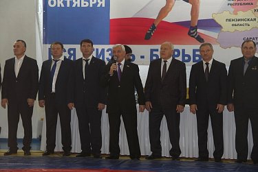 «Мы верим твердо в героев спорта…»