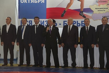 «Мы верим твердо в героев спорта…»