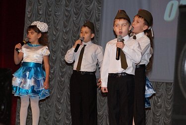 Иван Дикман поздравил земляков-героев