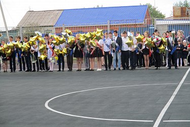 Для выпускников прозвенел последний школьный звонок