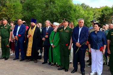 В Ясном открыли Аллею Героев