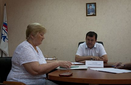 Прием ведет депутат Ермек Алкулов