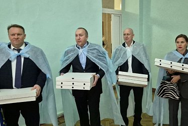 Бойцов угостили пирогами