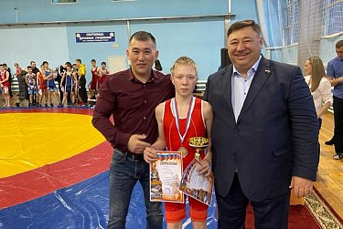 Асекеево принимало юных борцов 