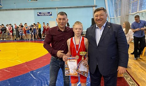 Асекеево принимало юных борцов 