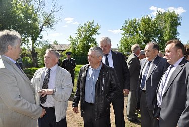 Рабочая поездка Александра Жаркова в Красногвардейский район