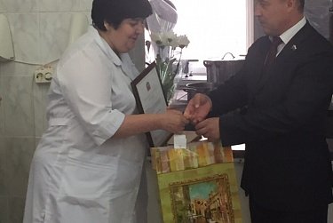 Депутаты поздравили социальных работников с профессиональным праздником