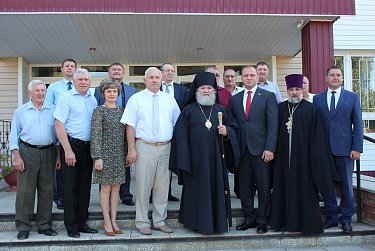 Депутаты Законодательного Собрания поздравили жителей сел Краснохолм и Курманаевка