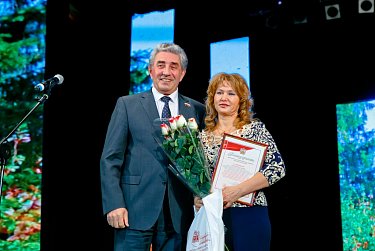 Депутаты поздравили с 50-летием ДК «Россия» 