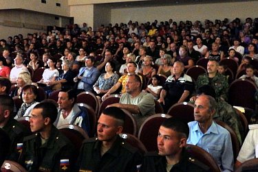 Оренбуржцы тепло встретили артистов из Луганской Народной Республики