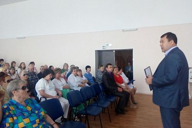 Социальные работники принимают поздравления