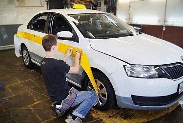 На легковых такси появится желтая полоса