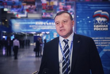 Оренбургские единороссы работают в Москве