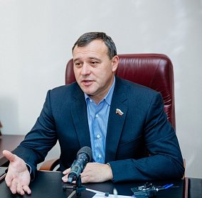 Олег Димов: «Благодаря нацпроектам серьезные финансовые вливания пойдут на здравоохранение, образование, культуру, производство»