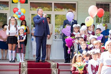 Олег Димов: «Сегодняшний радостный солнечный день открывает новый учебный год»