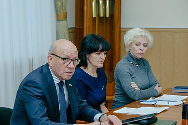 В центре внимания – подготовка к заседанию Законодательного Собрания 