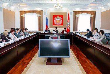 На заседании комитета по социальной и демографической политике 