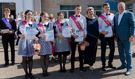 В школах Оренбуржья прозвенели Последние звонки 