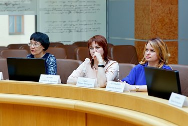 Награды победительницам конкурса «Женщина – героиня и созидательница»