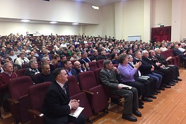 Александр Жарков поблагодарил тружеников полей и ферм