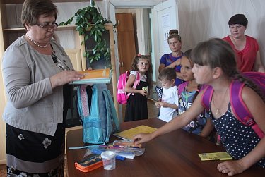 Подарки к школе от депутатов