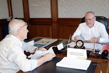 Депутаты провели приемы граждан