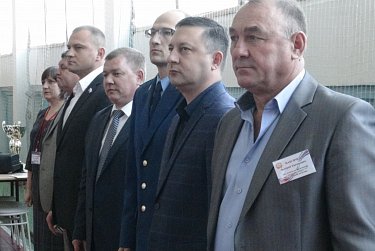 Сергей Салмин наградил юных боксеров