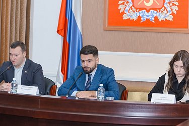 Инициативы идут от молодых