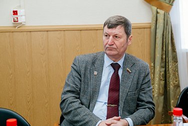 Подготовка к очередному заседанию областного парламента