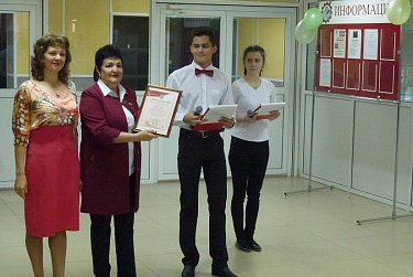 Педагоги принимают поздравления с профессиональным праздником