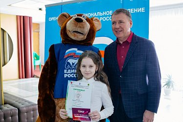 Депутаты наградили юных исследователей – участников конкурса «Дебют»