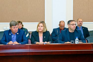 Утверждена повестка предстоящей парламентской сессии