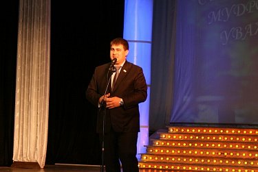 Депутаты поздравили представителей старшего поколения