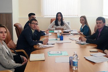 Молодежные парламентарии приняли участие в заседании Законодательного Собрания