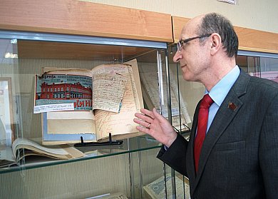 100-летию архивной службы посвящается